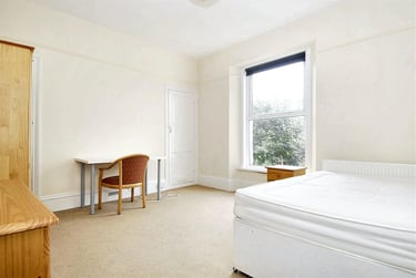 3 bed flat, 2 Lockyer Road,, Peverell, Plymouth, PL34RL - Image 2
